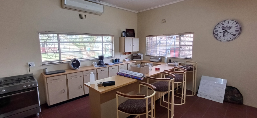 7 Bedroom Property for Sale in Harpington A H North West